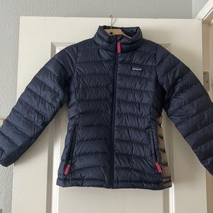 Child’s Large Patagonia jacket. I am a 5’1 female and the jacket fit me perfect.
